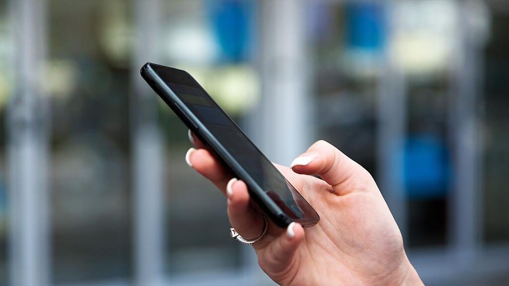 Noch nicht freigeschaltete Smartphones sorgen für mehr Notrufe zu Weihnachten (Symbolbild).