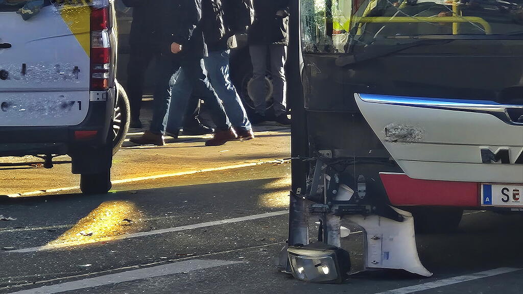 Auffahrunfall zwischen Albus und Lieferwagen