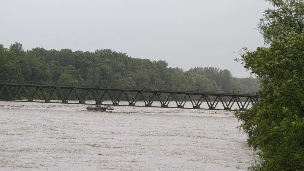 Hochwasser: Abtransporte im Kraftwerk Braunau