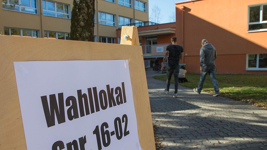 Die Wahlbeteiligung dürfte mit den Wahlkarten auf 78 Prozent ansteigen.