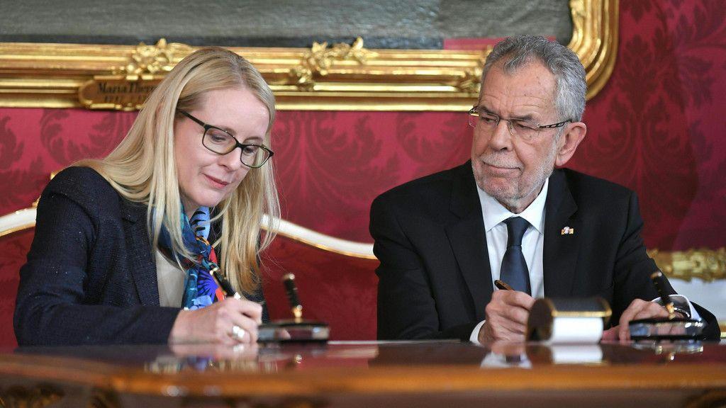 Regierung wird angelobt