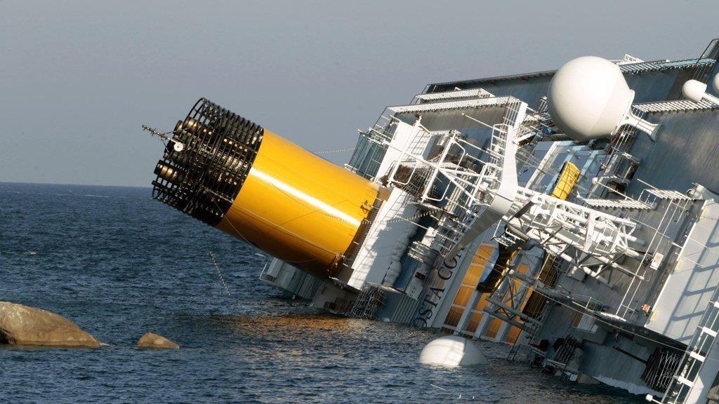 Kreuzfahrtschiff "Costa Concordia" vor der Toscana auf Grund gelaufen