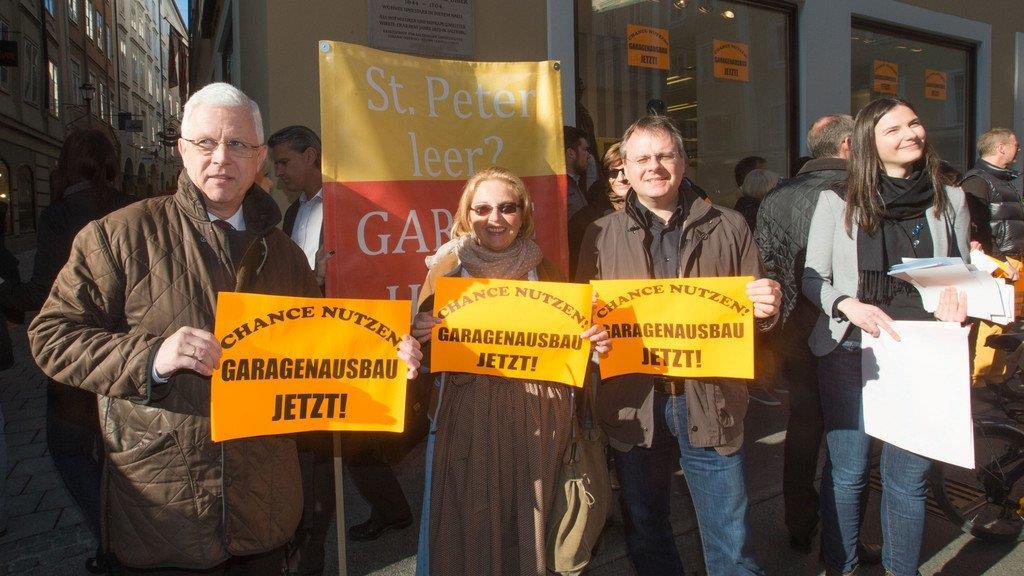 Demos vor dem Rathaus II