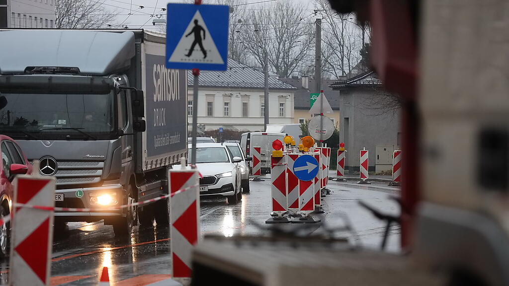 Asphaltierungen in der Hellbrunnerstraße