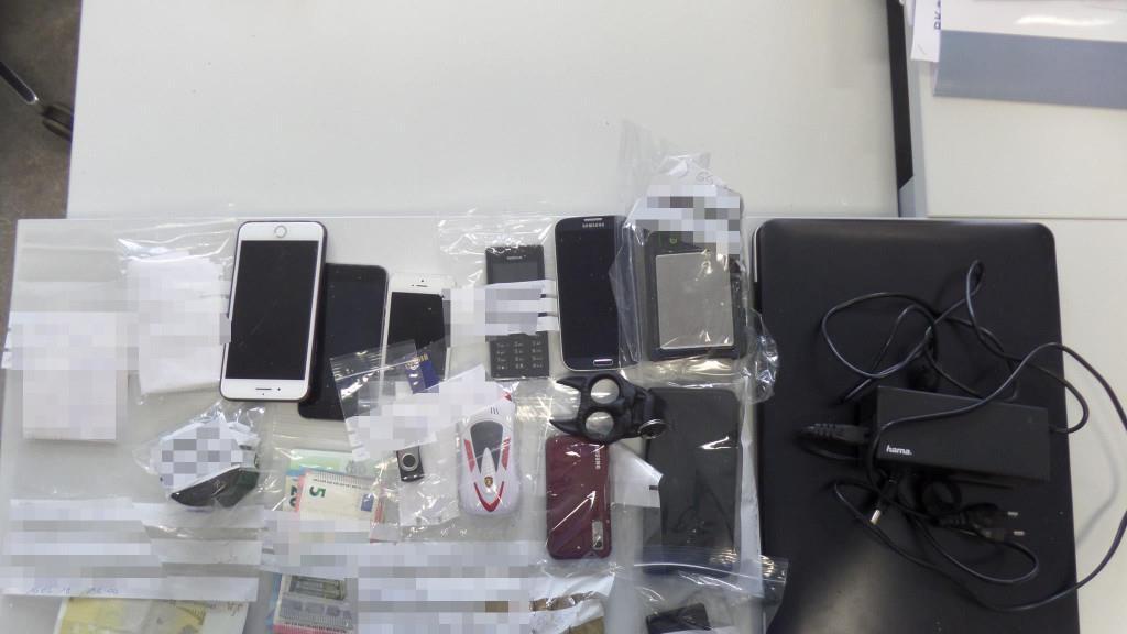 Polizei hebt Drogenring aus