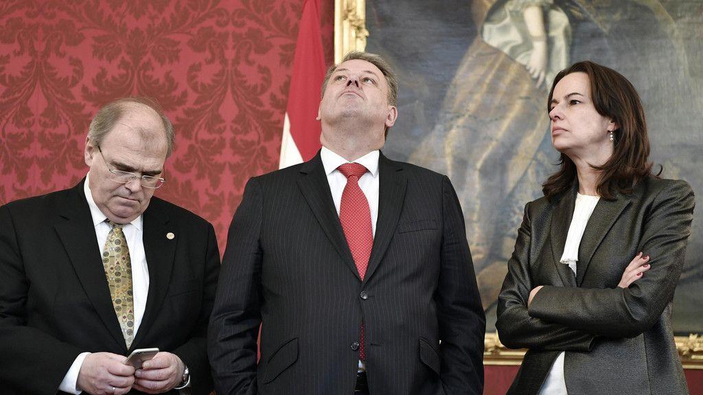 Empfang der Regierung