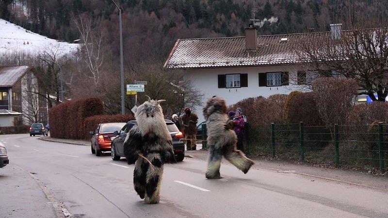 Nikolo und Krampus in Piding