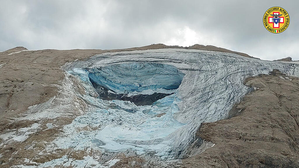 Dolomiten: Eisplatte l\u00f6st sich auf Marmolada