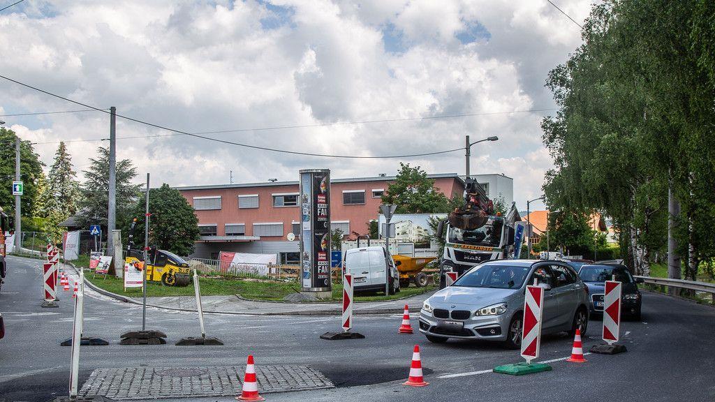 Bauarbeiten für Kreisverkehr in Maxglan