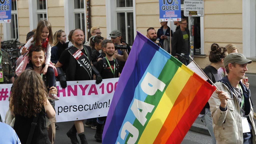 250 Personen bei Walk4IDAHOT in Salzburg