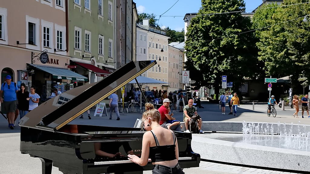 Open Piano am Salzburger Kajetanerplatz