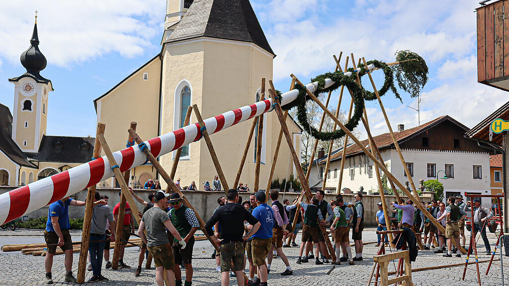 Maibaumaufstellen Berndorf