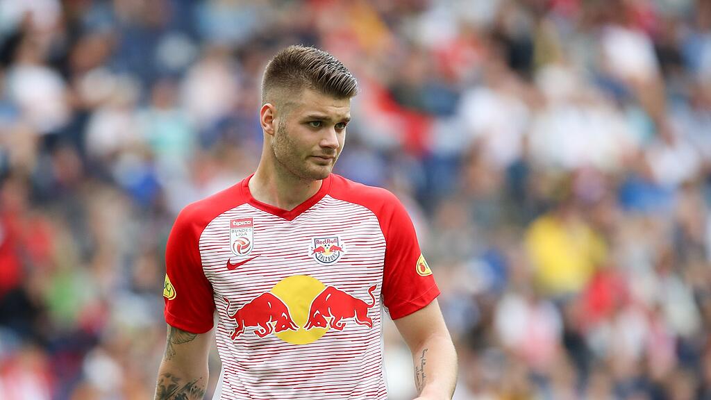 Erste Profi-Erfahrung sammelte Caleta-Car bei Salzburgs Kooperationsclubs FC Pasching und FC Liefering.
