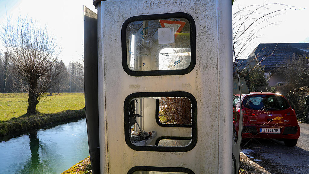 Telefonzelle Gneis