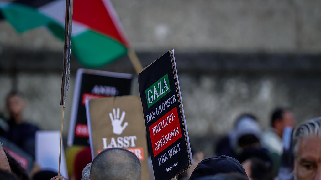 Demo in Salzburg f\u00fcr Bewohner von Gaza