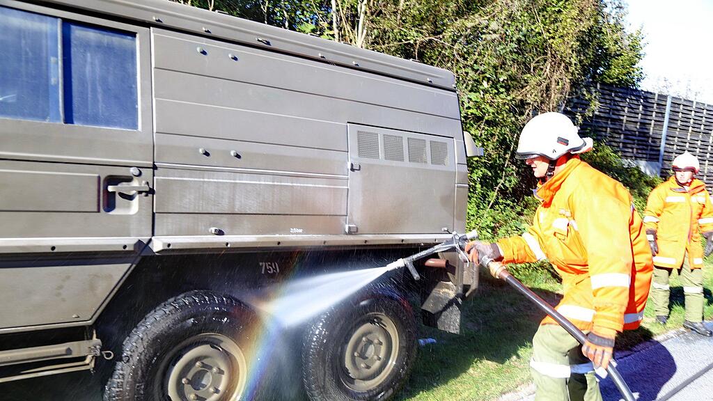 Die Feuerwehrleute konnten den Brand rasch löschen.
