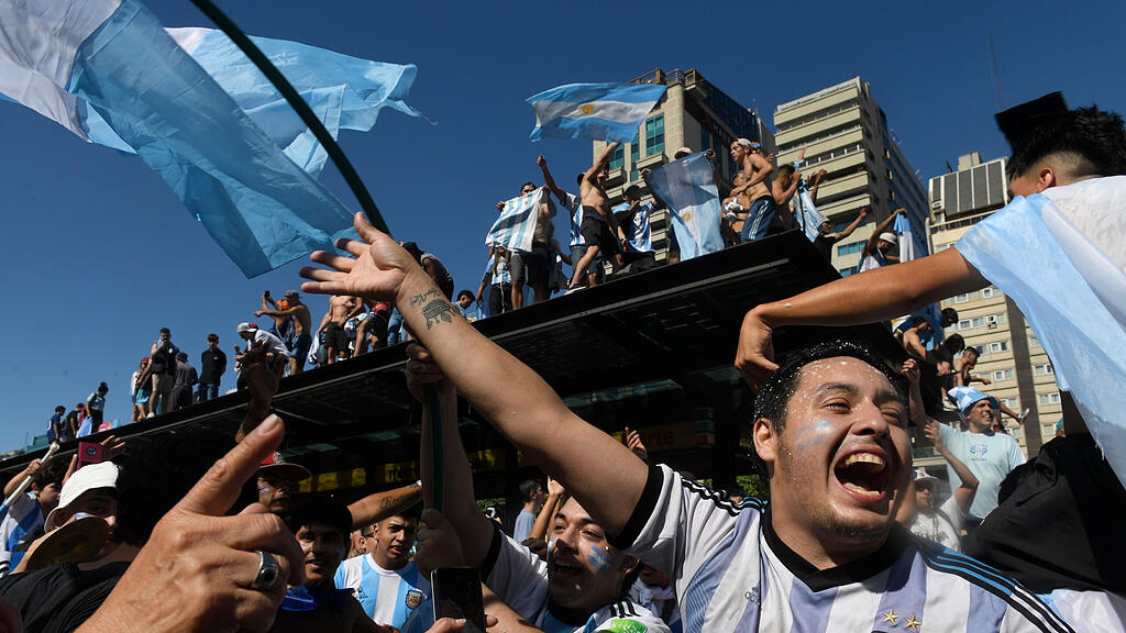 Argentinien ist Fu\u00dfball-Weltmeister: Party in Buenos Aires