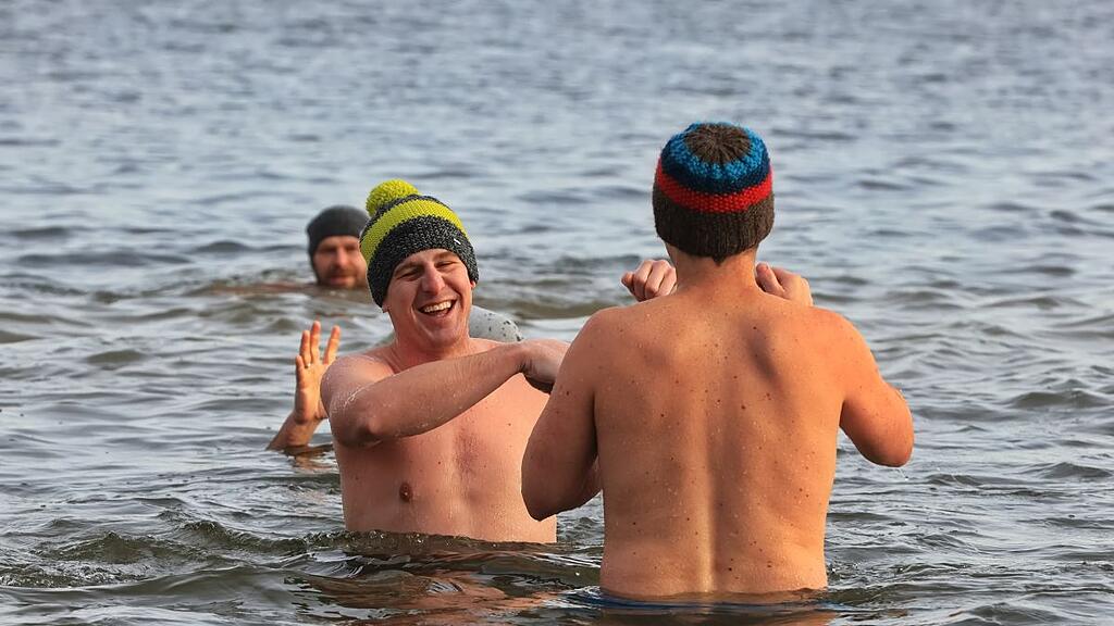 Silvesterschwimmen im Obertrumer See