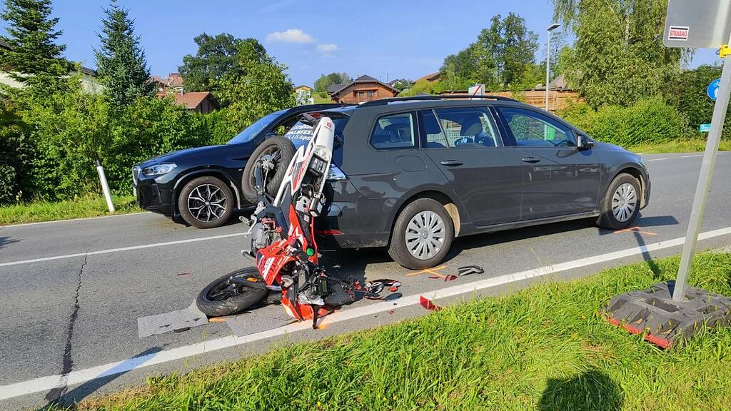 Von Pferden abgelenkt: Bursch bei Motorradunfall in Straßwalchen verletzt
