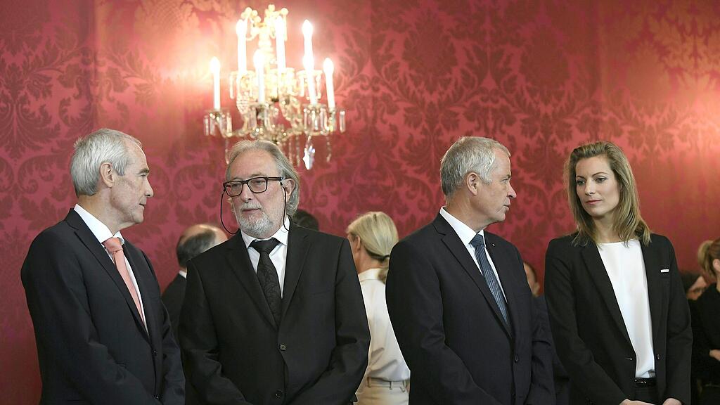 AMTSENTHEBUNG DER REGIERUNG DURCH DEN BUNDESPR\u00c4SIDENTEN