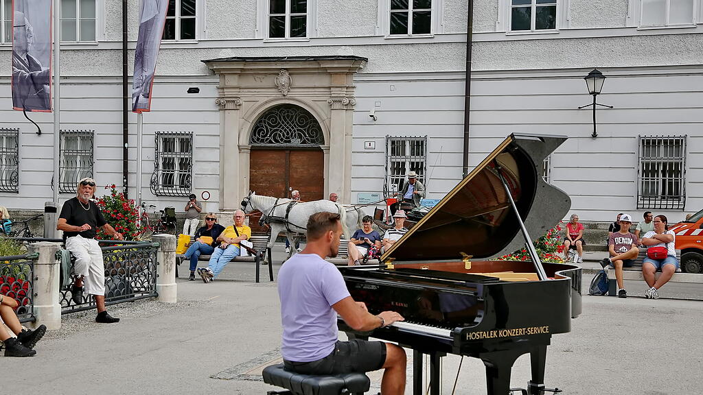Open Piano Mozartplatz