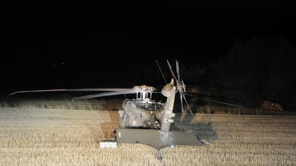 Black Hawk muss in Feld notlanden