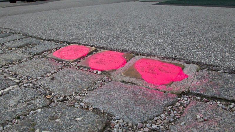 Stolpersteine beschmiert