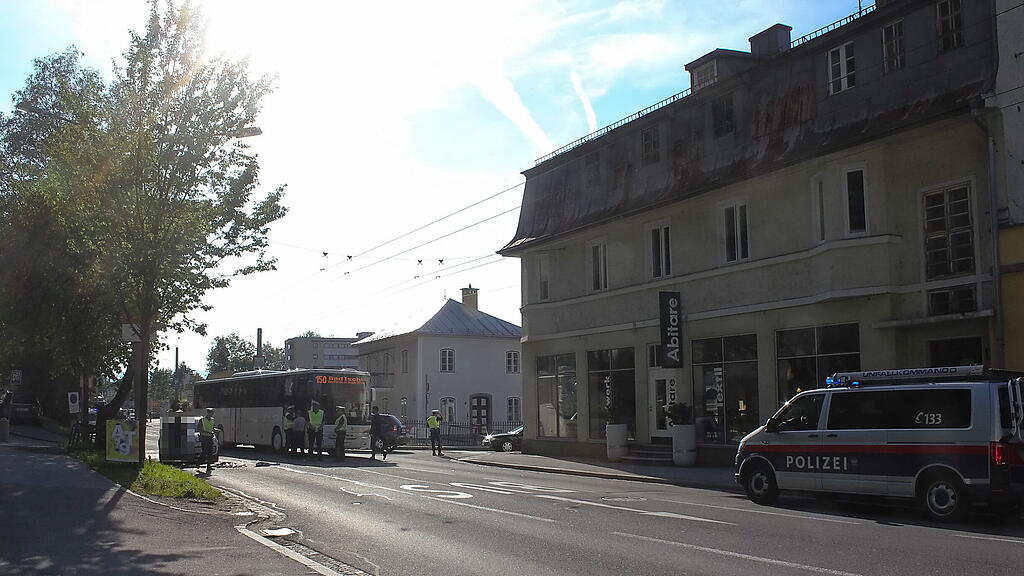 Fußgänger von Bus erfasst