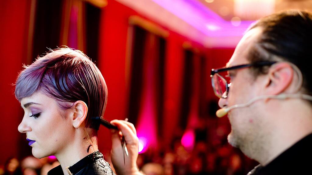 Haare und Frisuren standen Montagabend im Casino Schloss Klessheim im Mittelpunkt.