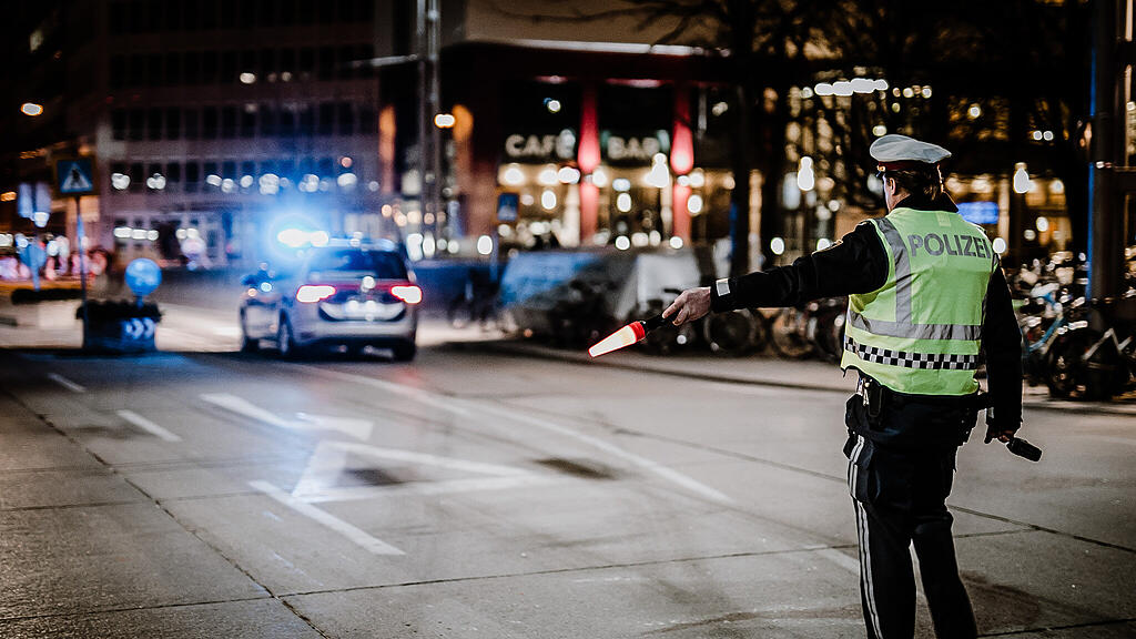 Polizist_nachts.jpg