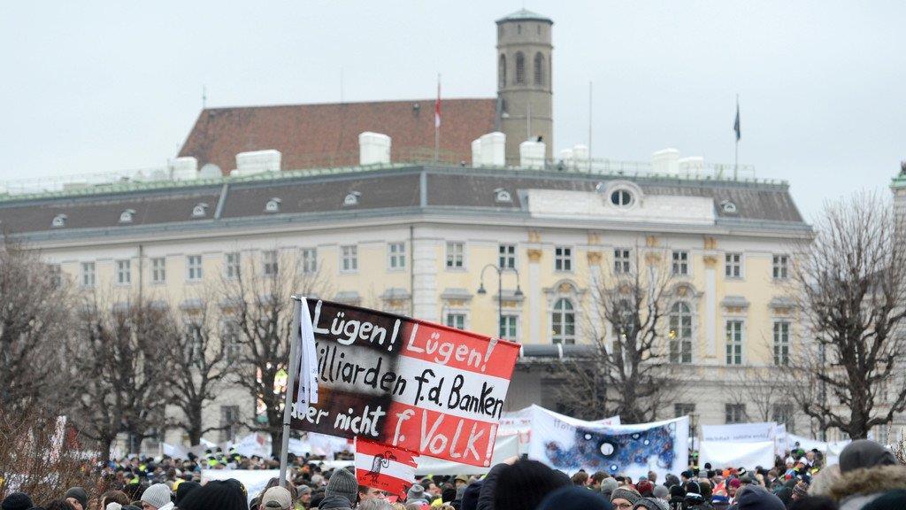 Beamte demonstrieren in Wien