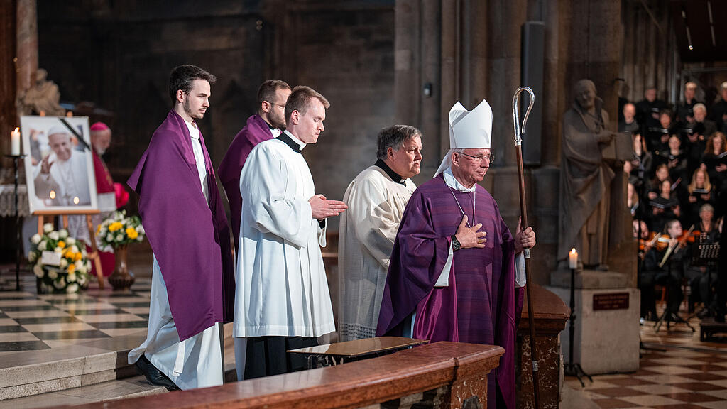 TRAUERGOTTESDIENST FR VERSTORBENEN PAPST FRANZISKUS: LACKNER