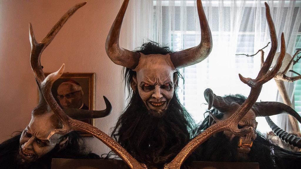 Bilder der Maskenausstellung