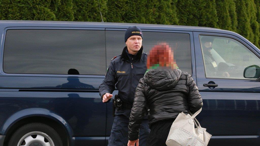 Mord in Saalfelden: Emotionen bei Lokalaugenschein