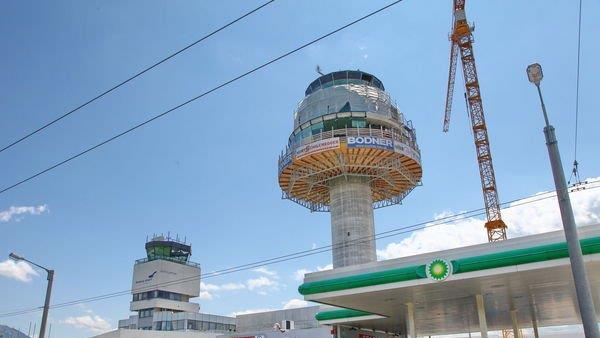 Tower wird verglast