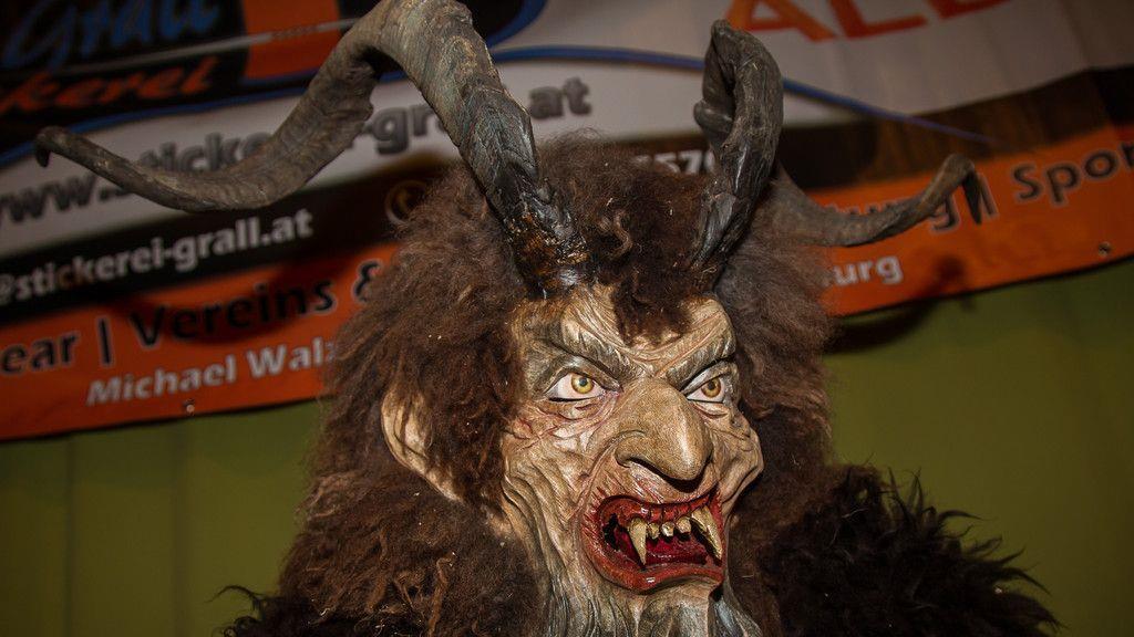 Maskenausstellung der Maxglaner Teufel