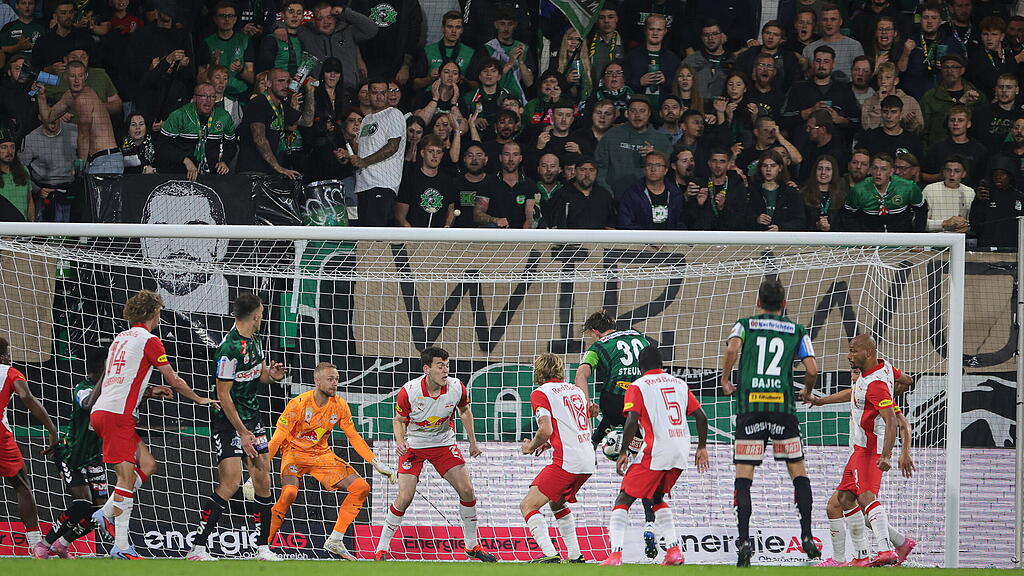 FUSSBALL: ADMIRAL BUNDESLIGA/ 1. RUNDE: SV OBERBANK RIED - RED BULL SALZBURG