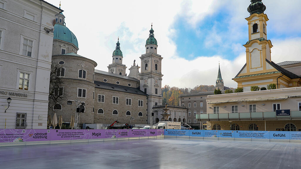 Aufbau Eiszauber am Mozartplatz