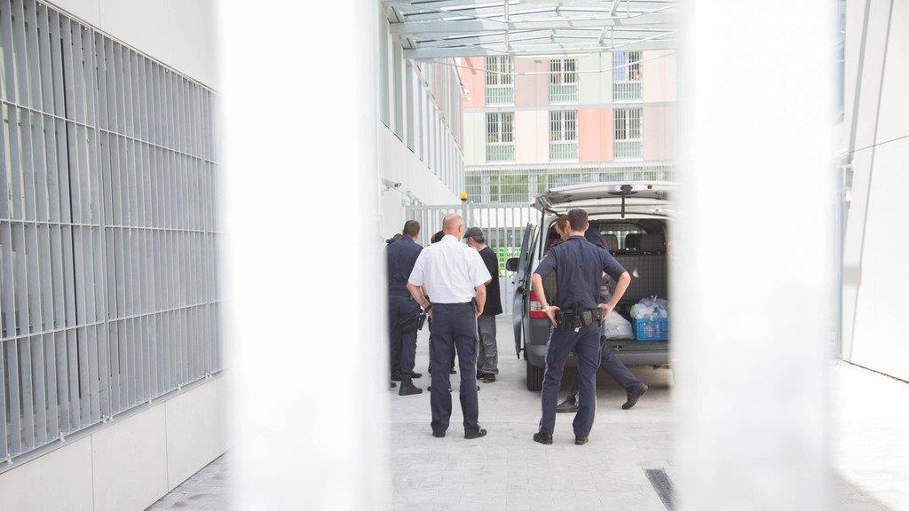 167 Häftlinge siedelten in neues Gefängnis Puch-Urstein um
