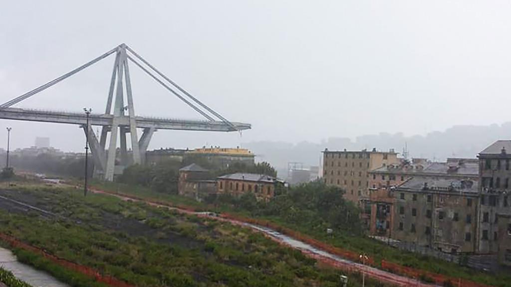 Autobahnbrücke in Genua eingestürzt