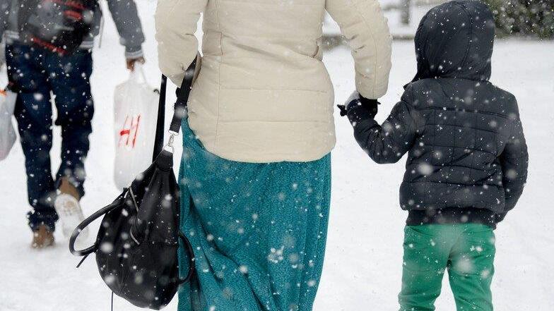 Schnee sorgt für Unfälle und Verkehrschaos: Schneefälle wollen nicht enden