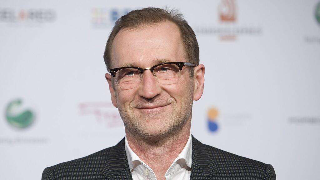 Der 50-jährige Lohmeyer, an der Schauspielschule Bochum ausgebildet, wurde neben zahlreichen Theaterengagements vor allem durch Film und Fernsehen bekannt.