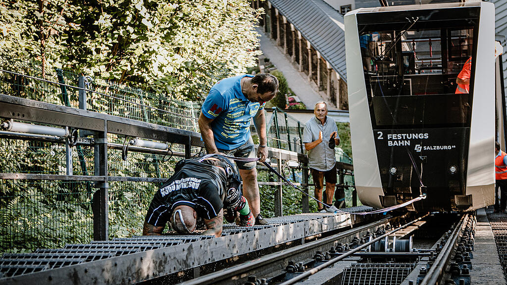 Weltrekordversuch FestungsBahn ziehen