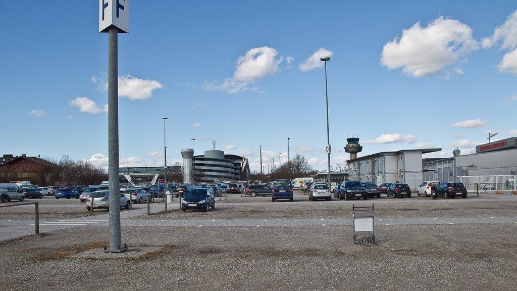Flughafen sperrt 1.000 Parkplätze