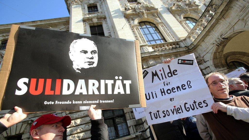 Auftakt im Prozess gegen FC Bayern-Präsident Uli Hoeneß