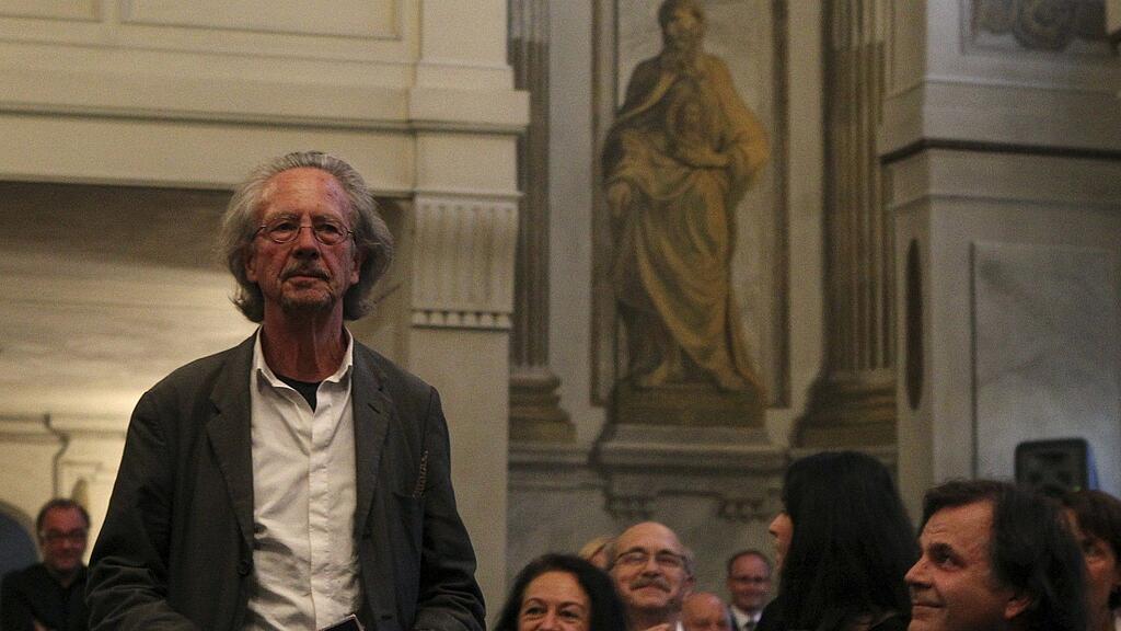 Der österreichische Schriftsteller Peter Handke während einer Lesung in der Josefskappele in der Wiener Hofburg.