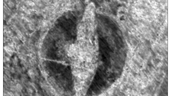 Dank Bodenradar wurde das Schiff in einem Grabhügel entdeckt
