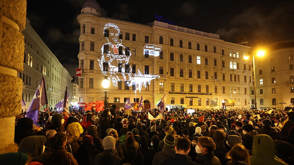 WIEN: STADTSTRASSE - DEMONSTRATION VOR SP\u00d6-ZENTRALE
