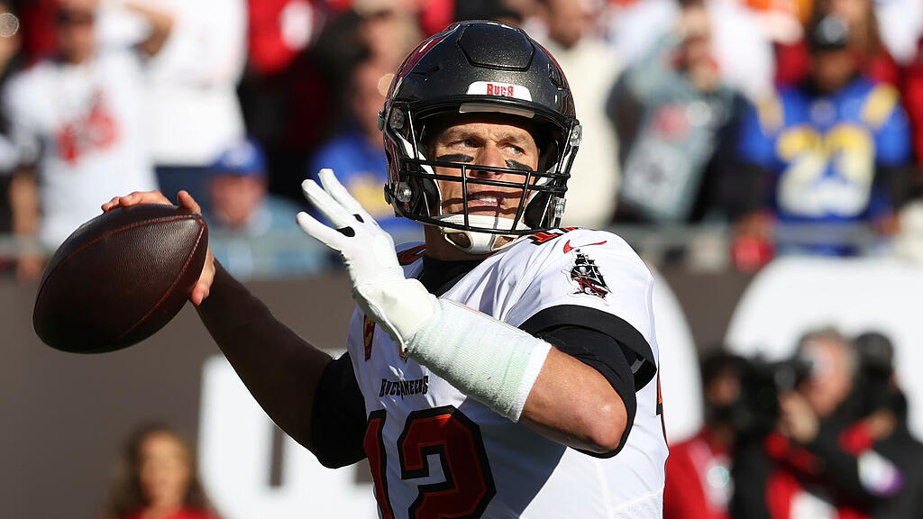 Buccaneers Brady Returns Football =.jpg