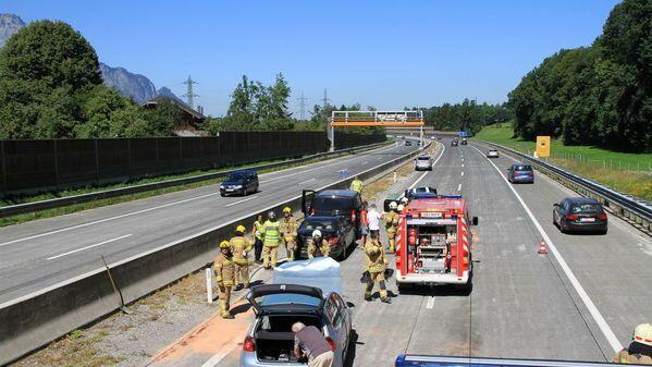 Wegen des Unfalles kam es auf der A10 zu erheblichen Verzögerungen.